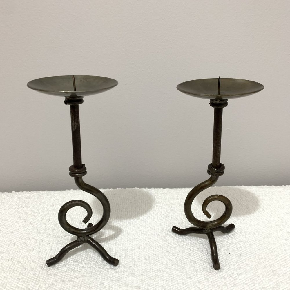 Iron candleholder set of two